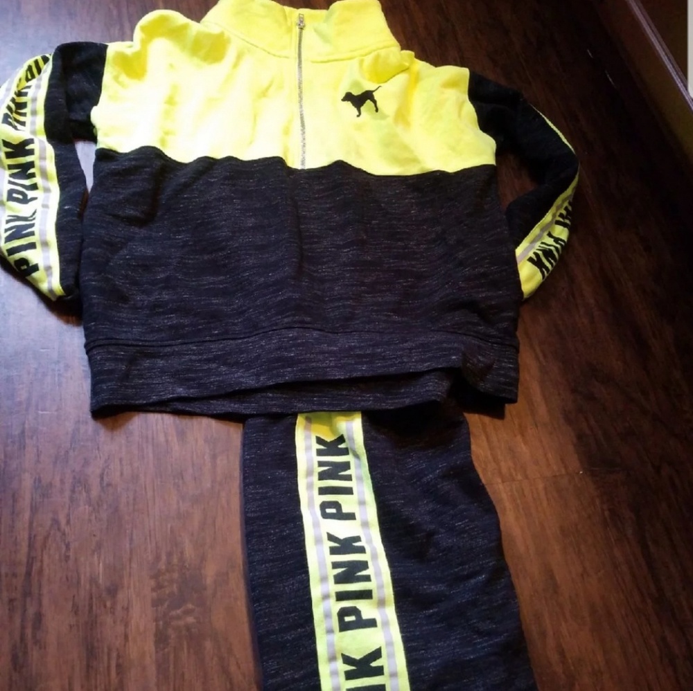VS Pink jogger outfit